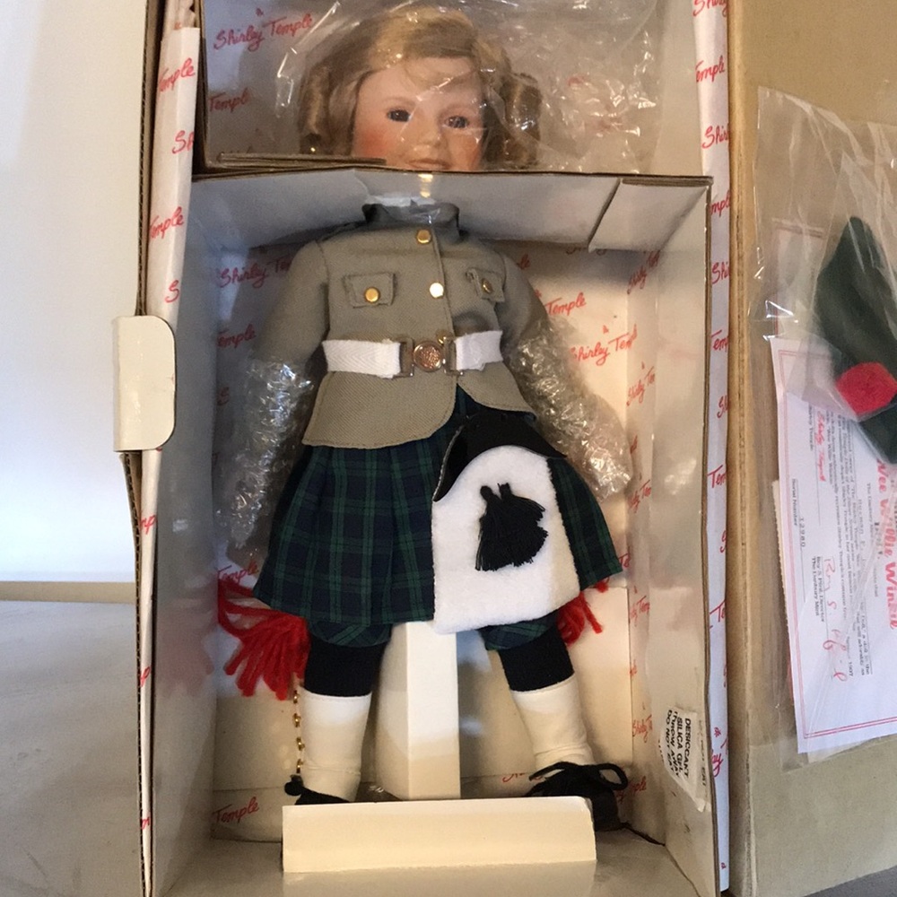 COLLECTIBLE DOLL